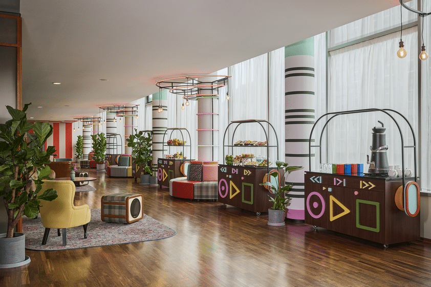 Avani_Frankfurt_City_Hotel_Meeting_rooms_coffee_breaks_interior_fruits_pastries_tea (1)